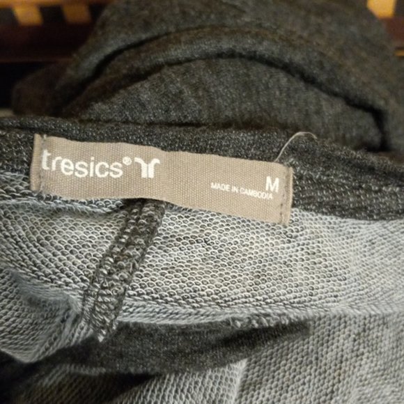 💎4 for$15💎 6oz (95) Tresics cuffed sleeve blouse - Picture 2 of 3